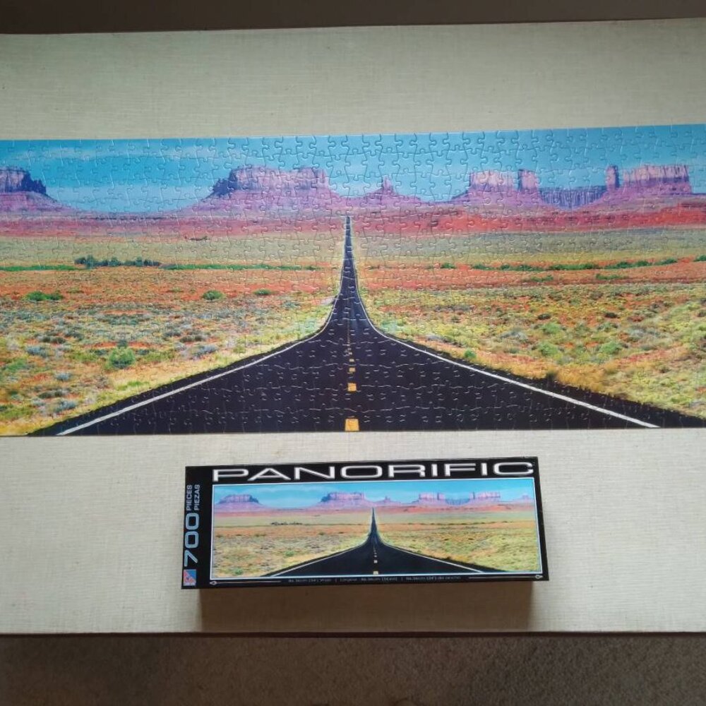 700 pc Jigsaw Puzzle by Panorific